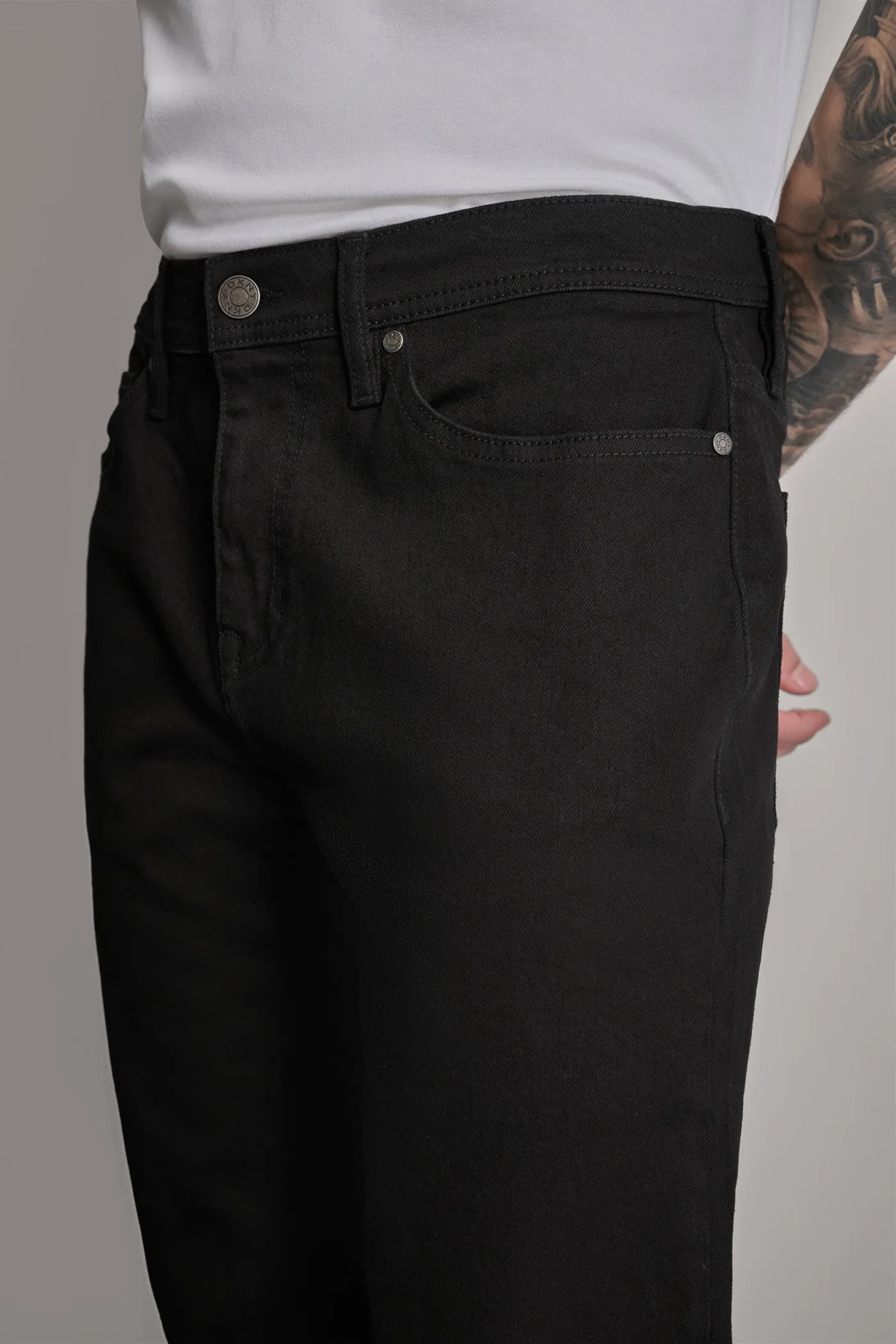 SLIM STRAIGHT BLACK DENIM