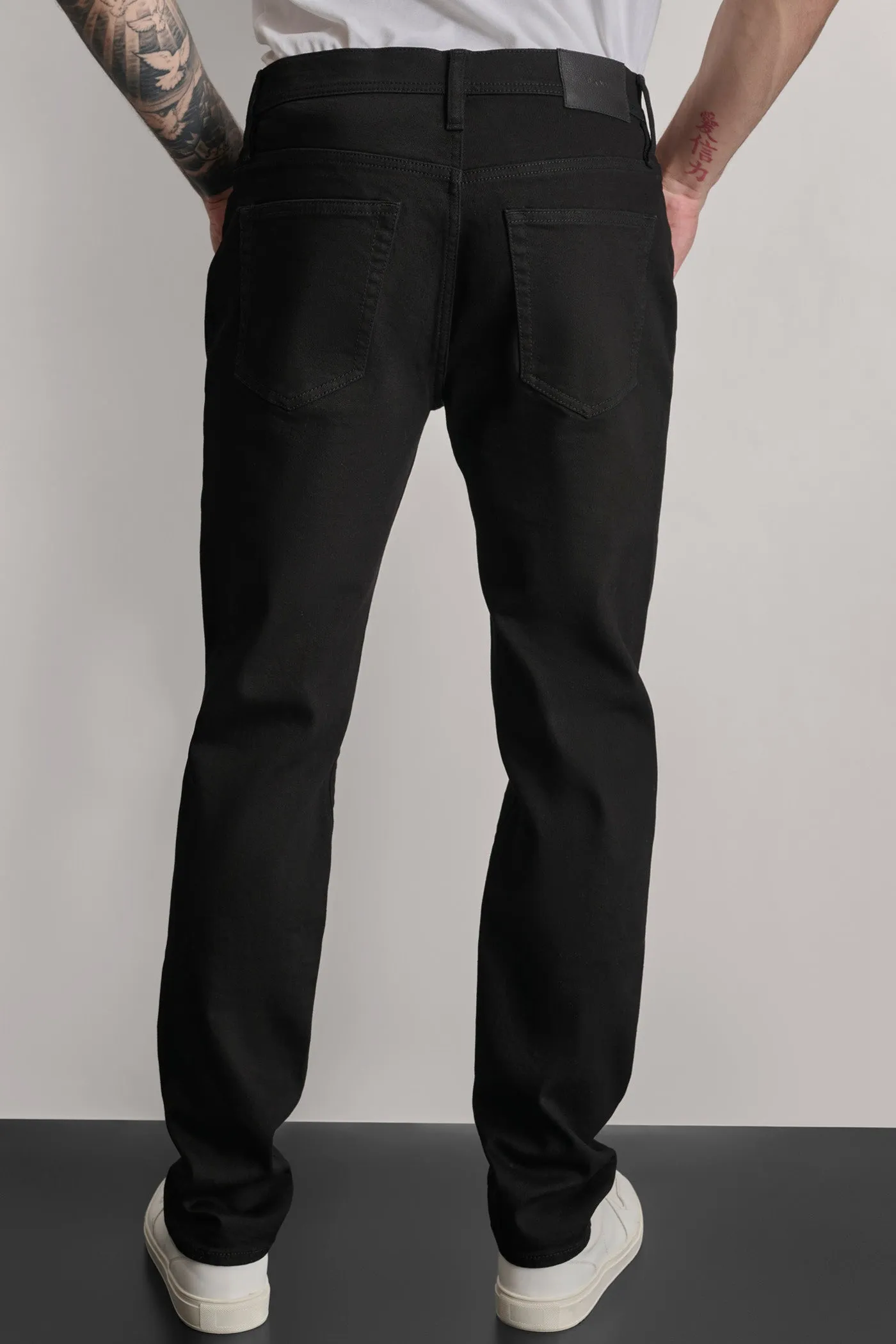 SLIM STRAIGHT BLACK DENIM